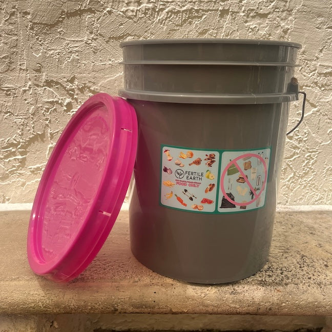5-gallon bucket with seal lid